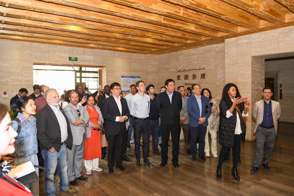 點(diǎn)贊新疆發(fā)展變化，駁斥外媒編造假新聞&mdash;&mdash;部分國家駐華總領(lǐng)事參訪新疆