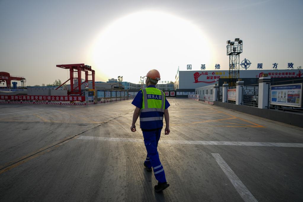 螢火&middot;青春丨&ldquo;95后&rdquo;小伙兒黃魯：我在地下當機長