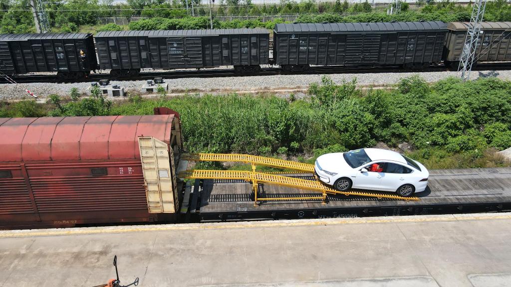 鐵路運輸助力新能源汽車跑出&ldquo;加速度&rdquo;