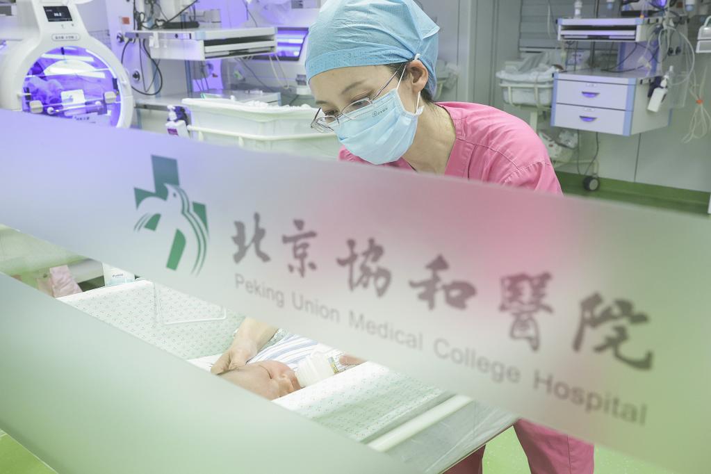 新華全媒+丨&ldquo;提燈天使&rdquo;的十二時辰&mdash;&mdash;子時