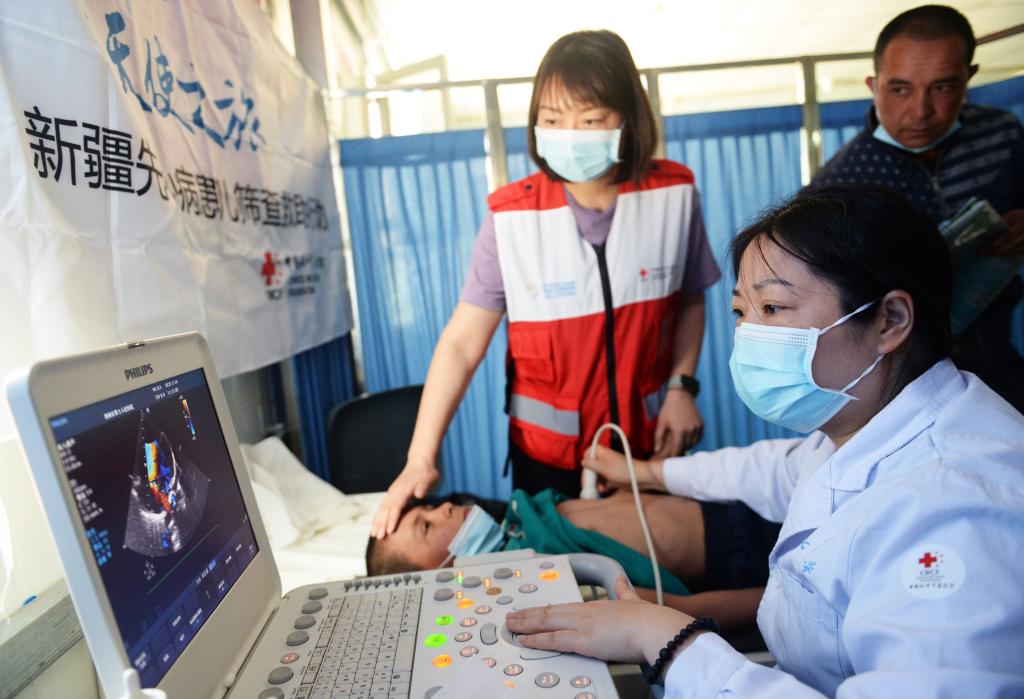 關愛先心病患兒：&ldquo;天使之旅&rdquo;篩查救助行動走進新疆和田