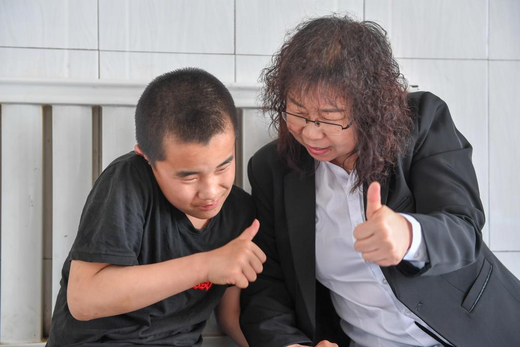 特教教師&ldquo;送教上門&rdquo; 特別的愛(ài)給特別的你