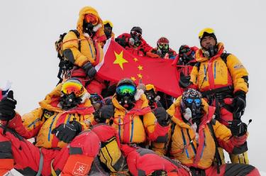 新華全媒+&middot;2023珠峰科考丨我國科考隊員登頂珠峰 開展多項科學考察