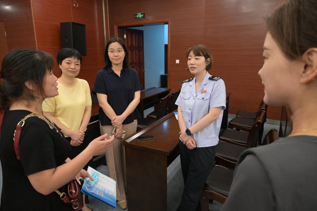 福建閩侯：穩(wěn)外貿助發(fā)展 春風助企百局行