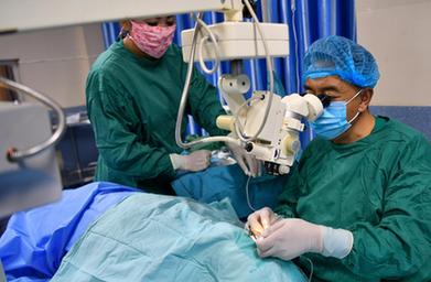 西藏：&ldquo;光明行動&rdquo;讓白內障患者重見光明