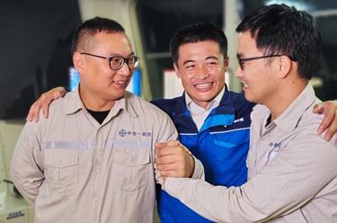 新華全媒+丨&ldquo;海底穿針&rdquo;的沉管測量專家鎖旭宏