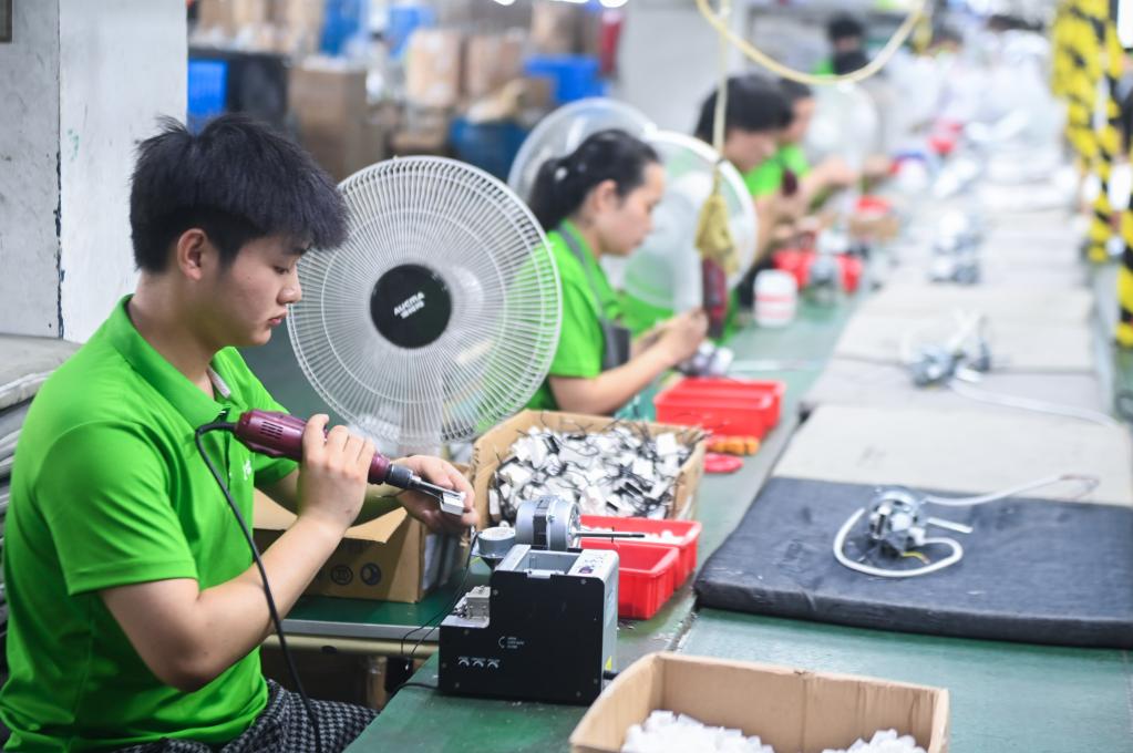 浙江慈溪：&ldquo;清涼電器&rdquo;出口增速迅猛 生產(chǎn)企業(yè)訂單火爆