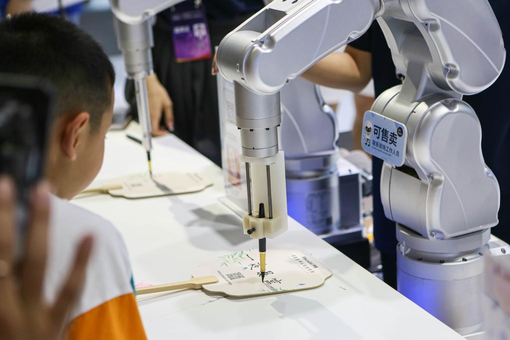 世界人工智能大會上演AI&ldquo;才藝秀&rdquo;