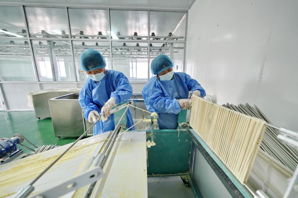 河北遷安：鄉村&ldquo;微工廠&rdquo; 就業&ldquo;大舞臺&rdquo;