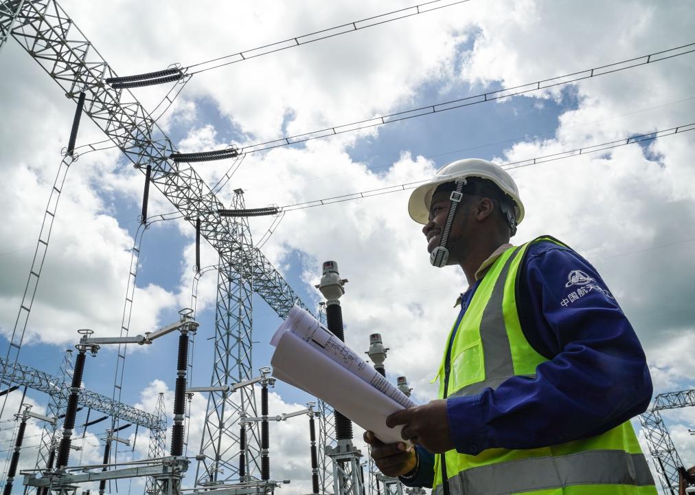 &ldquo;一帶一路&rdquo;故事繪丨在孔扎變電站，肯尼亞青年實現電氣工程師夢想