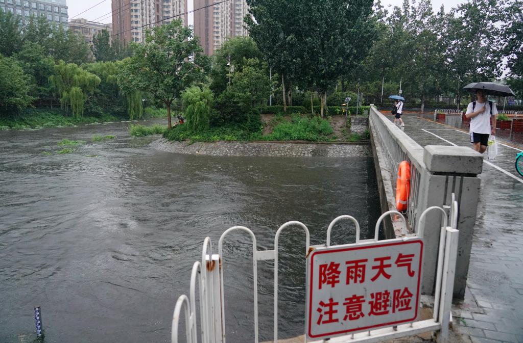 新華全媒+丨暴雨紅色預警繼續 多部門部署應對工作