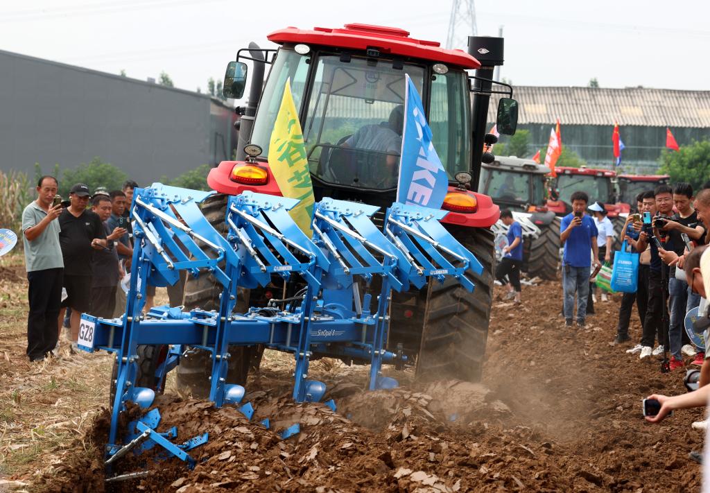 河北晉州：2023年河北農(nóng)機(jī)新機(jī)具新技術(shù)推廣演示會(huì)舉辦