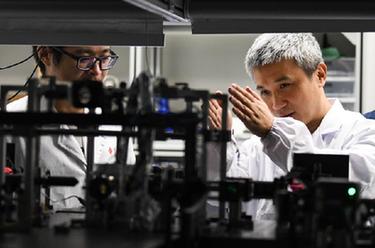 新華全媒+&middot;新時代中國調(diào)研行&middot;長江篇丨一顆衛(wèi)星&middot;兩座城市&middot;三重身份&mdash;&mdash;彭承志的量子故事