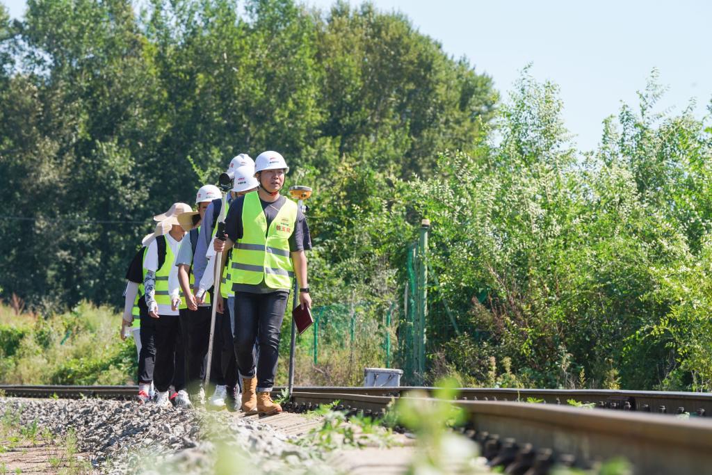 &ldquo;新生代&rdquo;鐵路設計師：駐守勘察一線 書寫青春華章