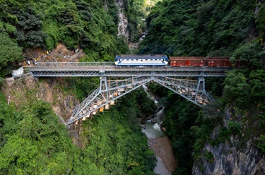 百年中越米軌鐵路人字橋迎來系統(tǒng)&ldquo;體檢&rdquo;