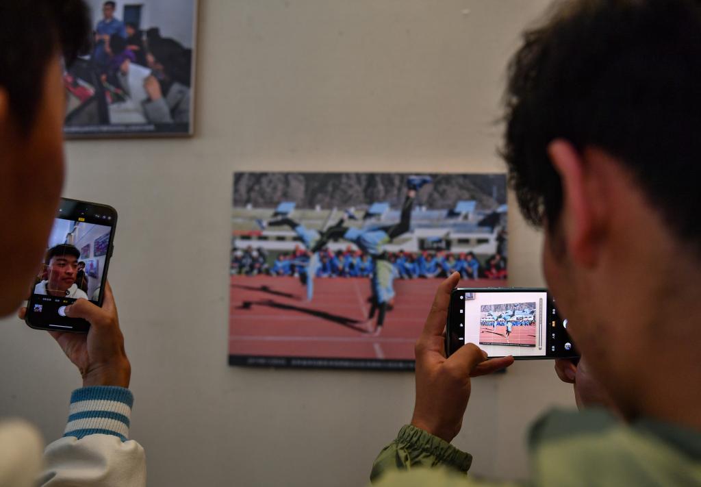 西藏：&ldquo;石榴花開籽籽連心&rdquo;&mdash;&mdash;鑄牢中華民族共同體意識圖片展啟動