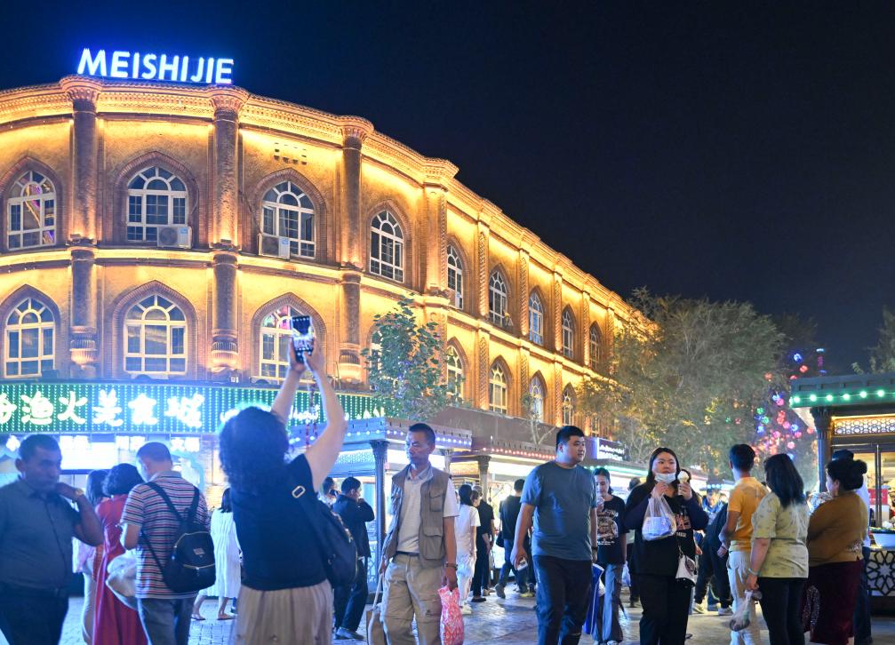 高質(zhì)量發(fā)展調(diào)研行丨新疆喀什：發(fā)展&ldquo;夜經(jīng)濟&rdquo; 激發(fā)消費活力