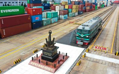 新華全媒+丨江蘇連云港：中歐班列助力中亞國家&ldquo;擁抱&rdquo;大海