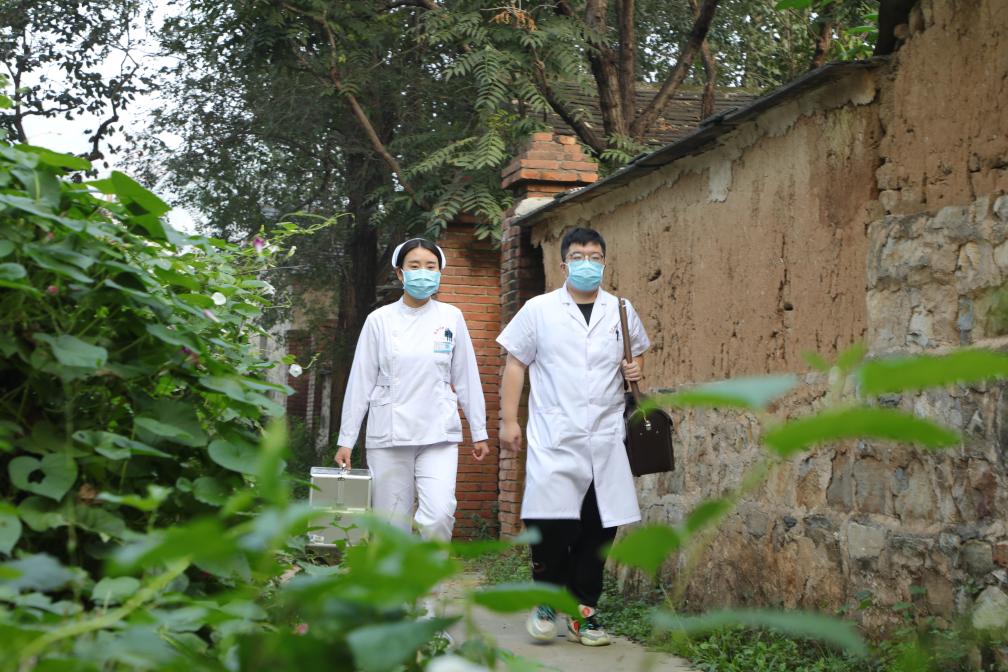 河北保定：&ldquo;家庭醫生&rdquo;送診到家