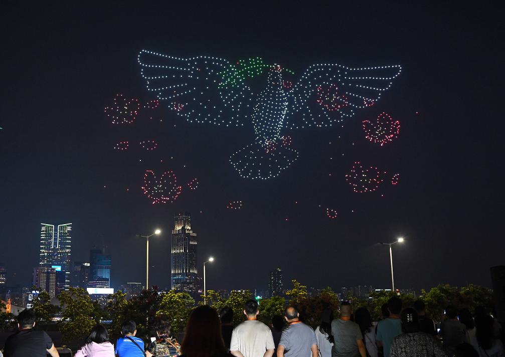 無人機香江璀璨慶&ldquo;雙節&rdquo;
