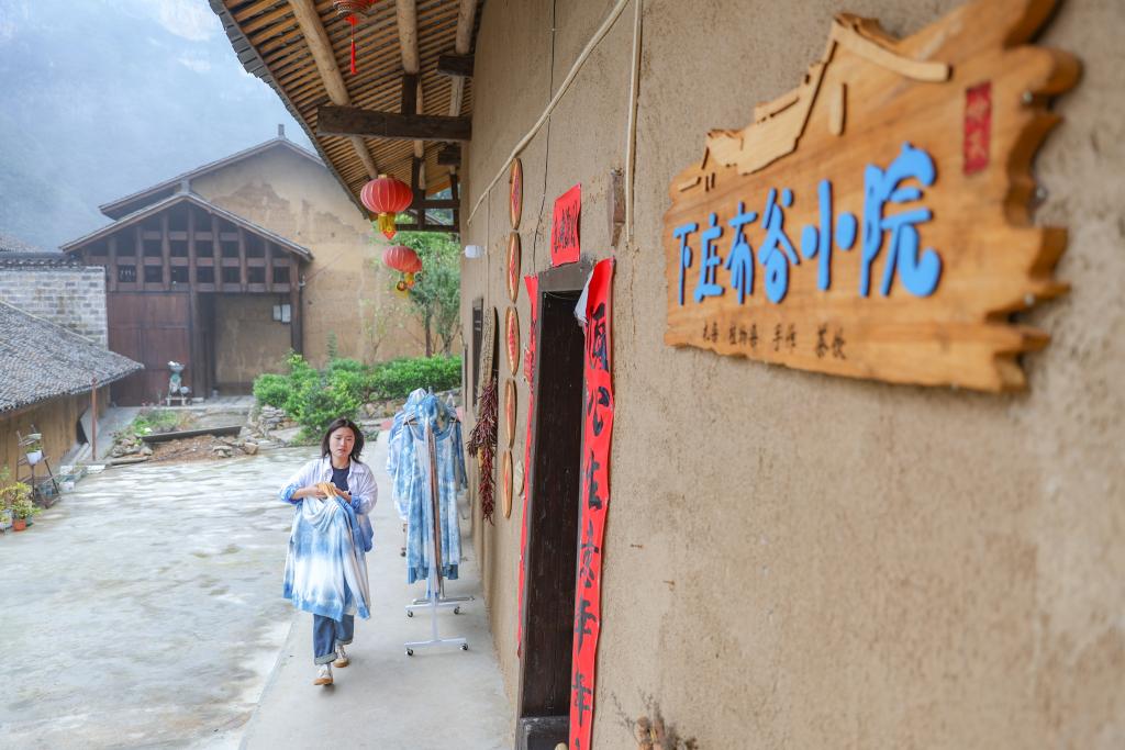 高質量發(fā)展調研行丨返鄉(xiāng)&ldquo;新農人&rdquo;袁孝鑫：創(chuàng)辦扎染工坊 傳承非遺文化