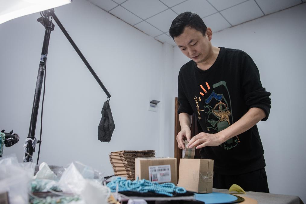 鄉(xiāng)村行&middot;看振興丨湖北十堰：小小綠松石&ldquo;點石成金&rdquo;助振興