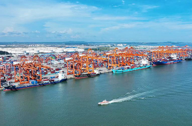 新華全媒+丨30年，&ldquo;小漁村&rdquo;蝶變&ldquo;大港口&rdquo;&mdash;&mdash;西部陸海新通道建設(shè)掠影