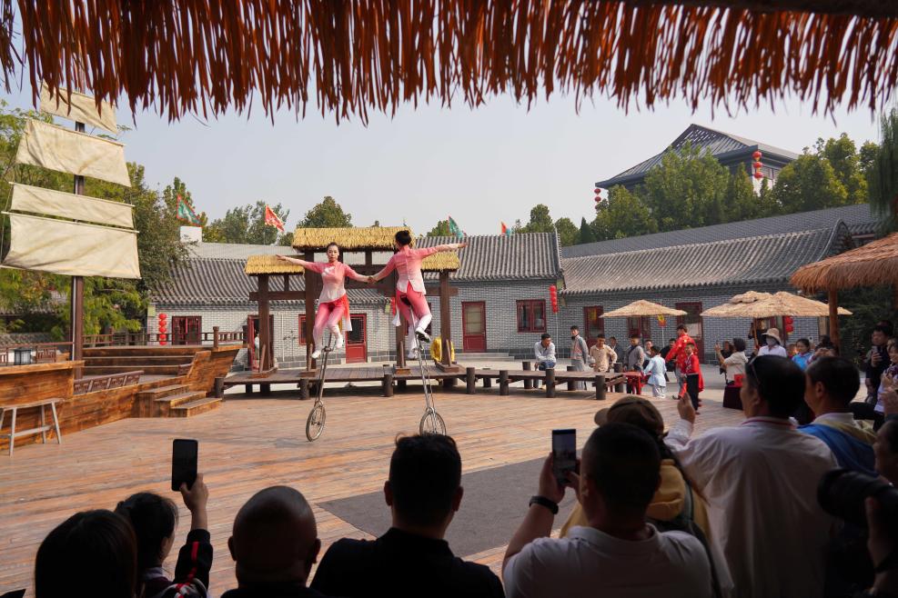 河北吳橋：賞&ldquo;九月廟會&rdquo; 享雜技盛宴