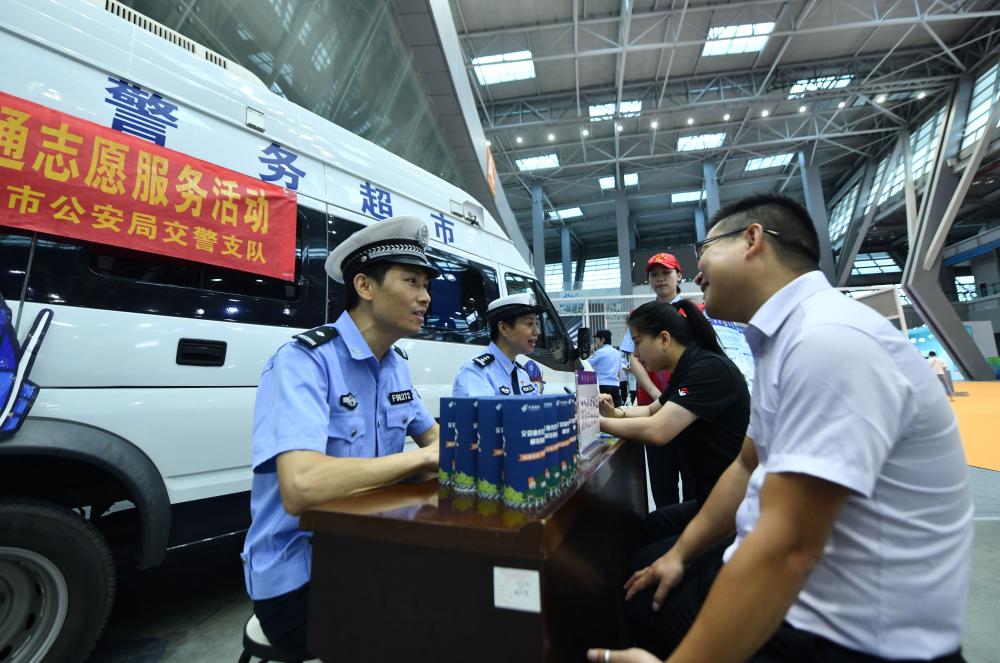 廣西柳州：&ldquo;警務超市&rdquo;暖民心