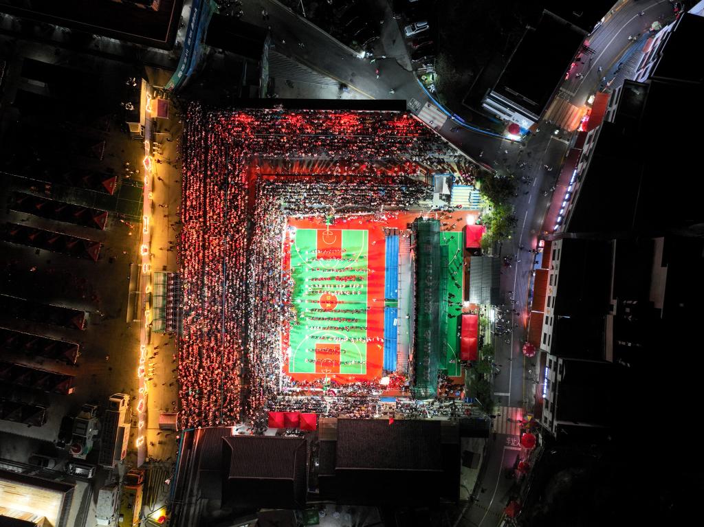 新華全媒+丨鄉(xiāng)村籃球賽&ldquo;點(diǎn)燃&rdquo;縣域經(jīng)濟(jì)