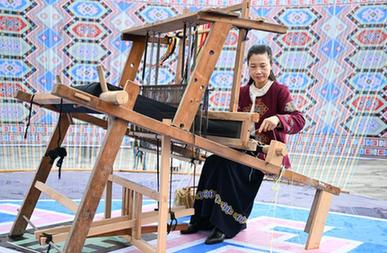 湖北恩施：傳承&ldquo;西蘭卡普&rdquo; 助力鄉(xiāng)村振興