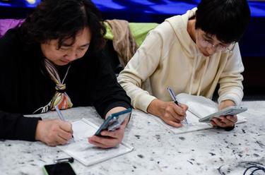 &ldquo;剪&rdquo;出精彩&ldquo;夕陽紅&rdquo;