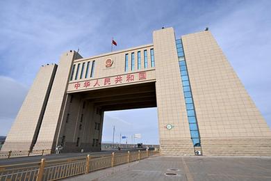 新華全媒＋&middot;四季看新疆之走進(jìn)口岸看新疆丨新疆阿拉山口口岸見聞