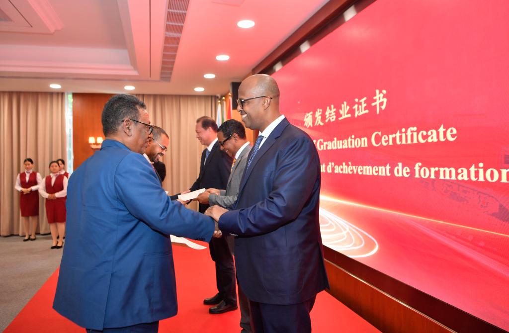 首屆亞吉鐵路高層管理人員培訓(xùn)在天津結(jié)業(yè)