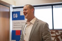 專訪：期待亞太經濟合作組織成員加強區域經濟一體化&mdash;&mdash;訪澳大利亞經濟學家羅震