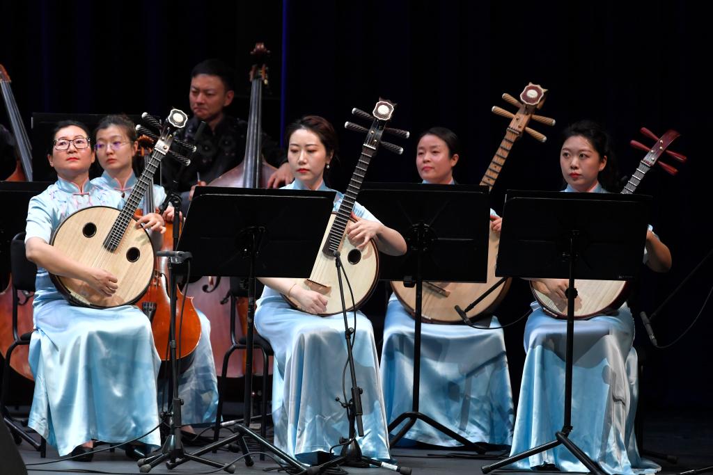 俄羅斯&ldquo;中國(guó)文化節(jié)&rdquo;專(zhuān)場(chǎng)演出《江山如畫(huà)》民族音樂(lè)會(huì)在莫斯科舉行