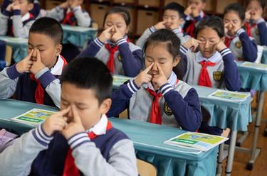 成都：&ldquo;明眸皓齒&rdquo;行動保障未成年人眼口健康