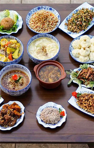 被馋到了！蒙自的这个夜市究竟藏了多少美食