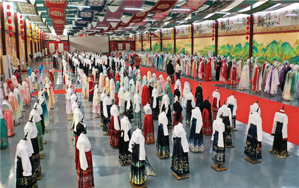 县·观察 | 山东曹县：马面裙之后，如何重返“顶流”？  