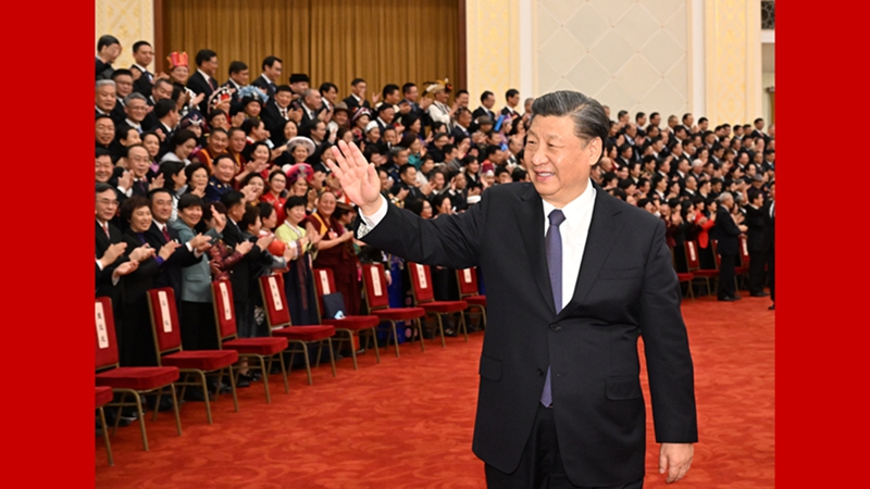 全國政協十四屆一次會議在京閉幕