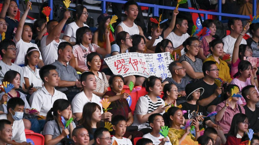 為&ldquo;雄起&rdquo;的成都觀眾動容