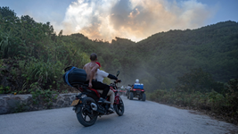 沖向重慶山火的騎手：&ldquo;沒必要知道我的名字&rdquo;