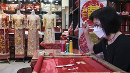 中式裙褂老字號(hào)：一針一線(xiàn)皆美意