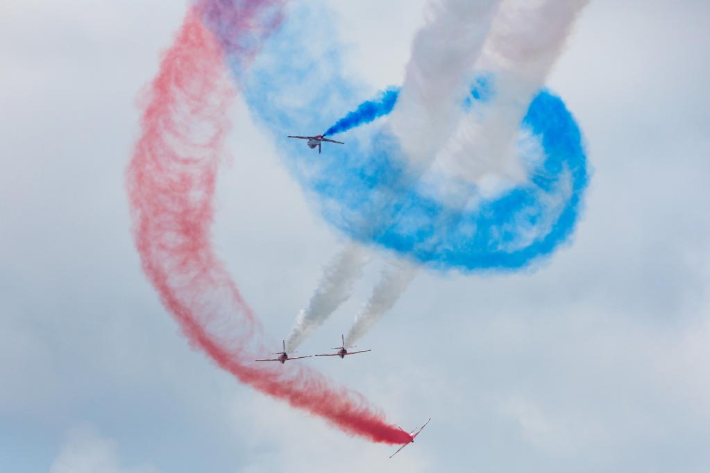 展翼空天 飛向未來&mdash;&mdash;戰鷹用壯美航跡慶祝人民空軍成立73周年