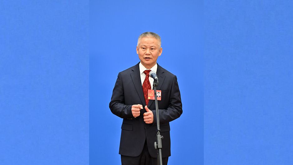 全國人大代表萬步炎接受媒體采訪&rdquo;