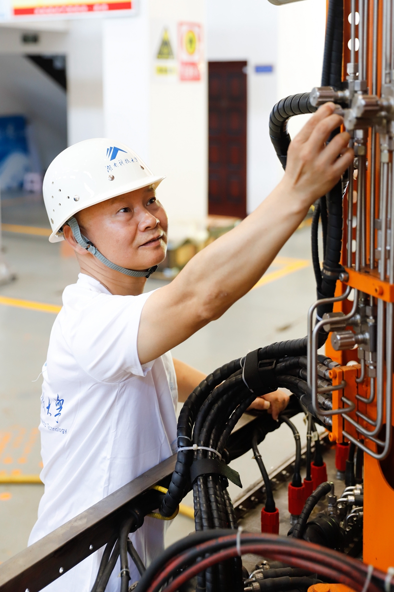 鉆下&ldquo;中國孔&rdquo;：向海圖強！ &mdash;&mdash;記湖南科技大學(xué)海洋實驗室主任萬步炎