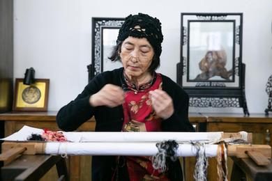 新華全媒+丨&ldquo;飛針走線&rdquo;傳承千年技藝