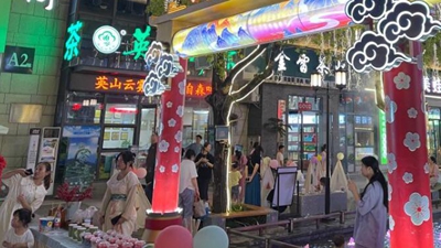 &ldquo;鬧&rdquo;中有序、提振消費(fèi)信心&mdash;&mdash;湖北黃岡東坡夜市見(jiàn)聞