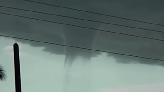 古巴海岸出現罕見&ldquo;水龍卷&rdquo;現象