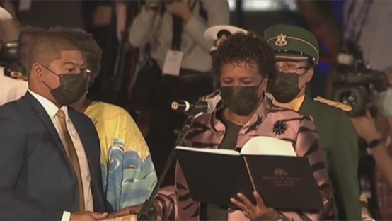 巴巴多斯：正式取消英國女王國家元首地位&mdash;&mdash;首位總統(tǒng)正式就任 成為一個(gè)新生的共和國